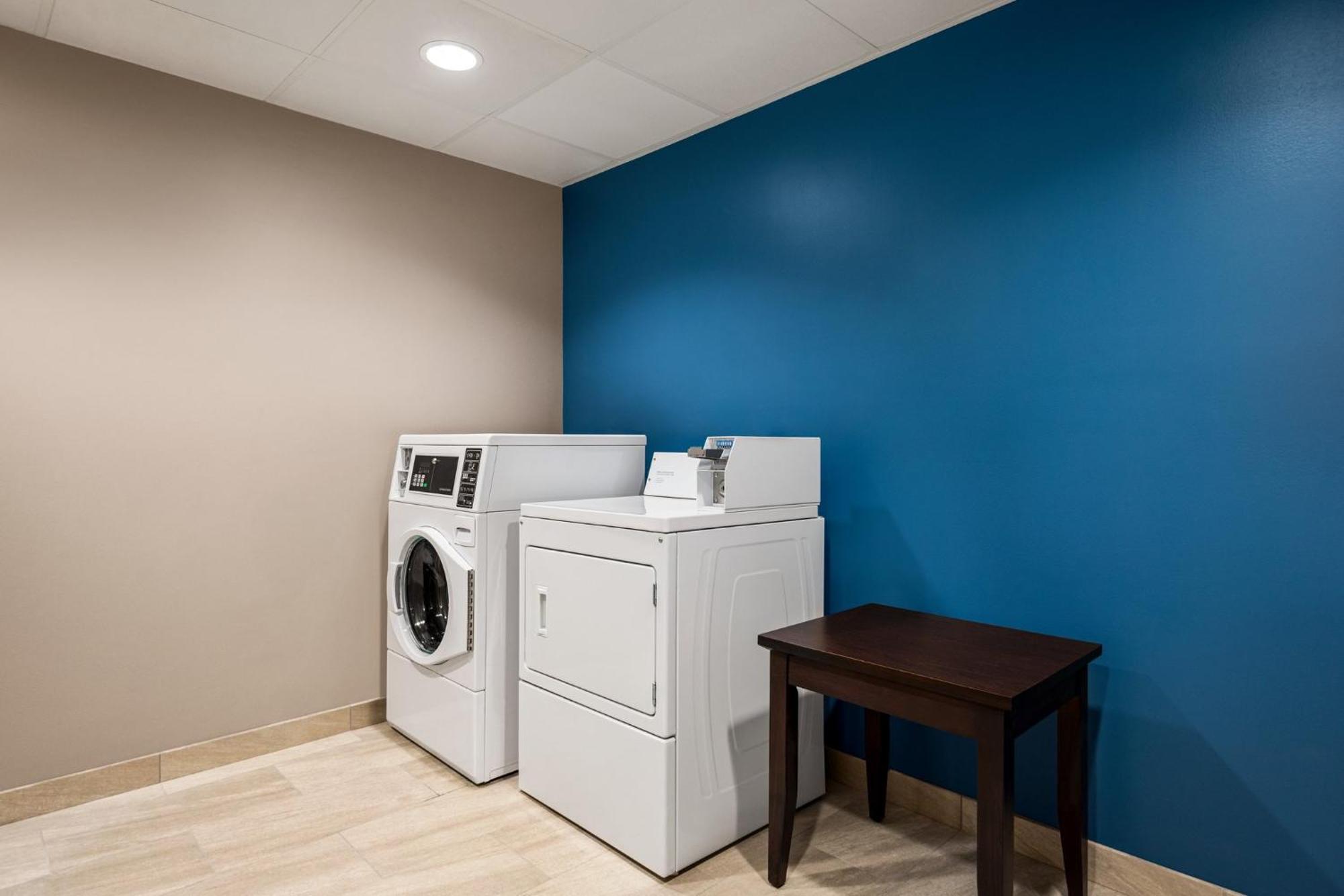 Holiday Inn Express & Suites Mobile West I-10 By Ihg Tillmans Corner Eksteriør bilde